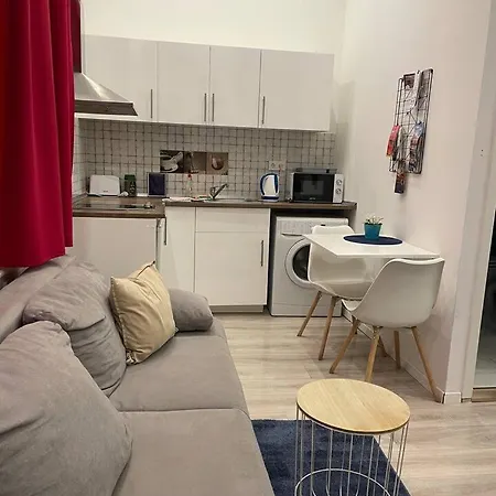 Apartment Alice 1 In Blaha Lujza Square Budapest